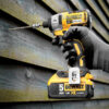 Комплект гайковерт винтоверт 2 батерии куфар и зарядно DeWALT DCK266P2T 18V - Image 6