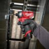Комплект компактен винтоверт зарядно куфар и 2 батерии Milwaukee M12FID-202X 12V 147Nm - Image 6