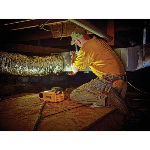 Акумулаторен фенер DeWALT DCL060 - Image 4