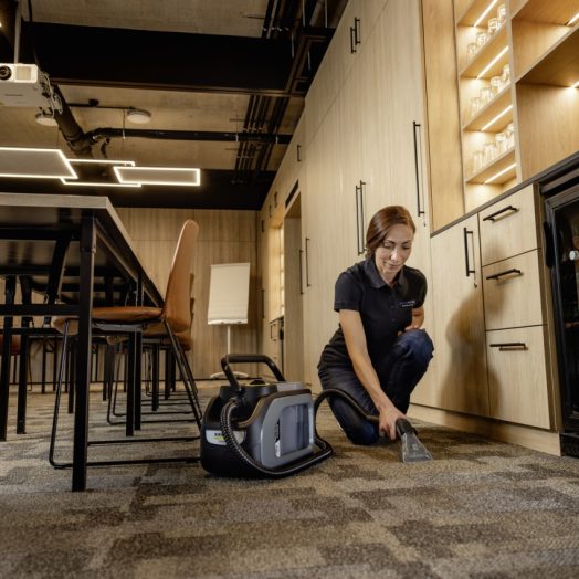 Акумулаторна компактна машина за пране на килими и тапицерии Karcher Puzzi 2/1 Bp - Image 7
